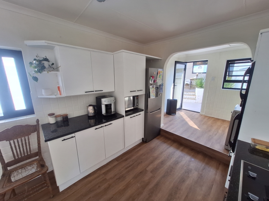 4 Bedroom Property for Sale in Wavecrest Eastern Cape